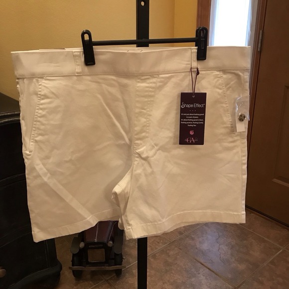Gloria Vanderbilt Pants - Womens Slimming GV Kakhi Shorts With Invisible Slimming Panel Sz 18 #2154